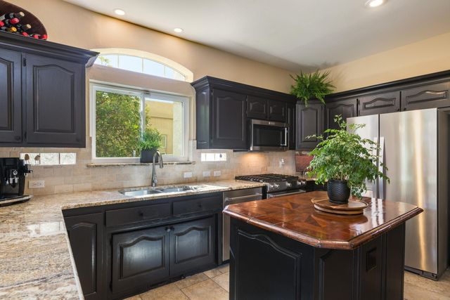 10032 Bridgepointe Court NE, Albuquerque, NM 87111