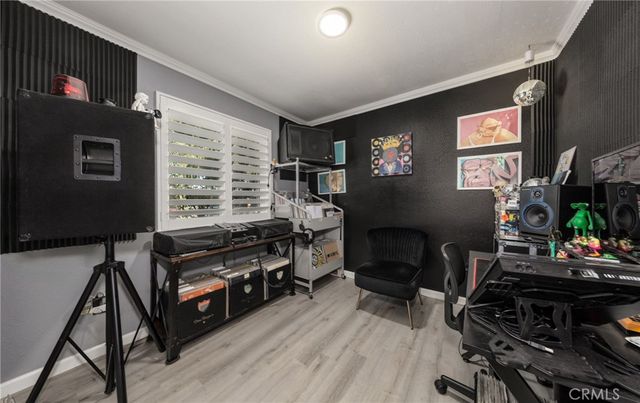870 Falcon Lane, Redlands, CA 92374