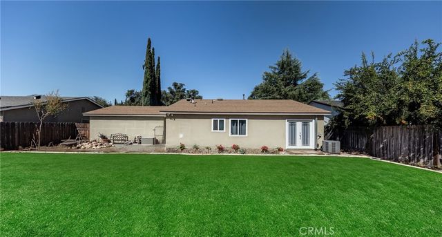 870 Falcon Lane, Redlands, CA 92374