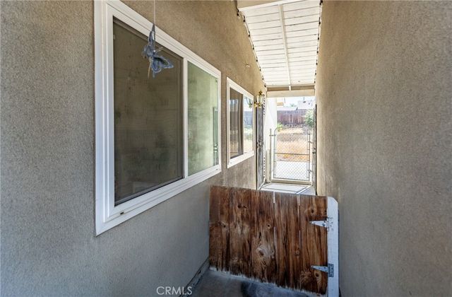 870 Falcon Lane, Redlands, CA 92374