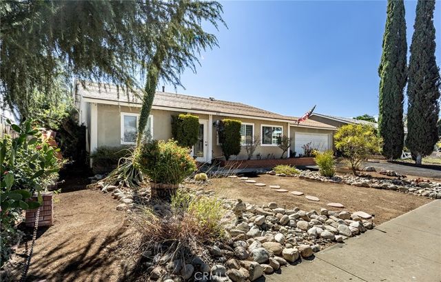 870 Falcon Lane, Redlands, CA 92374