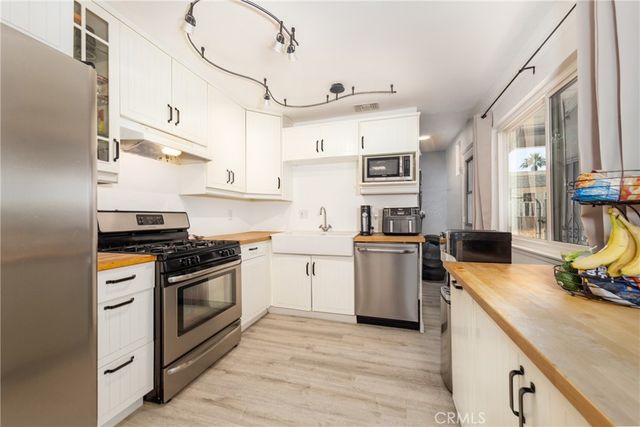 870 Falcon Lane, Redlands, CA 92374
