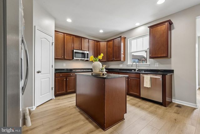 5 COULTER LN, Stafford, VA 22554