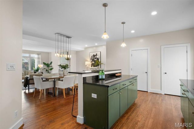 4246 Olive Street, St Louis, MO 63108