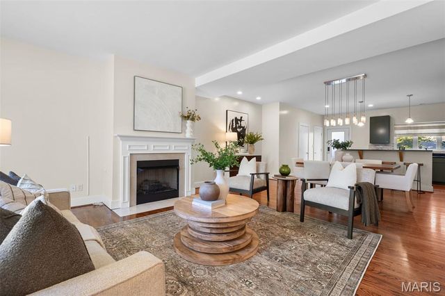 4246 Olive Street, St Louis, MO 63108