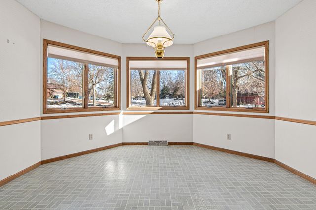 11010 40th Place N, Plymouth, MN 55441