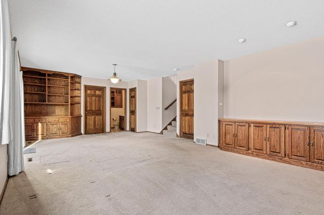 11010 40th Place N, Plymouth, MN 55441