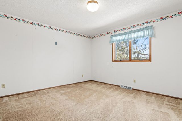 11010 40th Place N, Plymouth, MN 55441