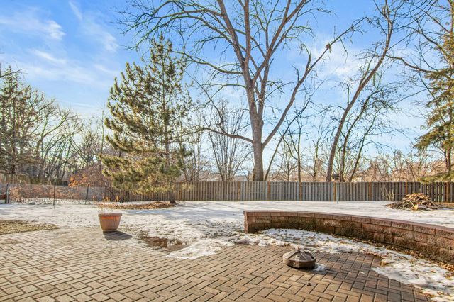 11010 40th Place N, Plymouth, MN 55441