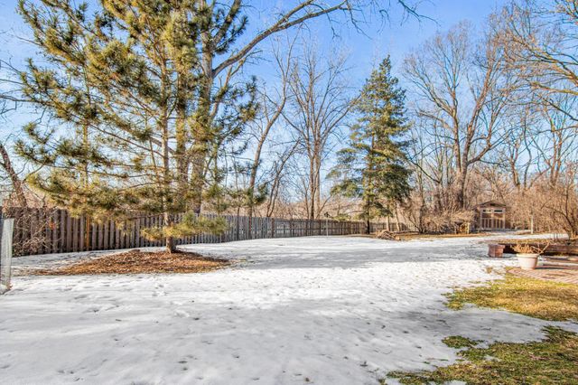 11010 40th Place N, Plymouth, MN 55441