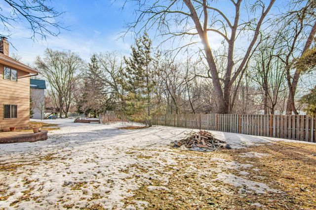 11010 40th Place N, Plymouth, MN 55441