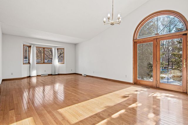 11010 40th Place N, Plymouth, MN 55441