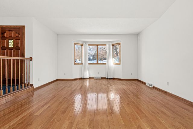 11010 40th Place N, Plymouth, MN 55441