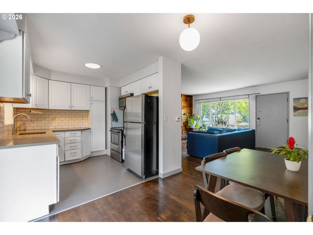 12020 Ne THOMPSON St, Portland, OR 97220