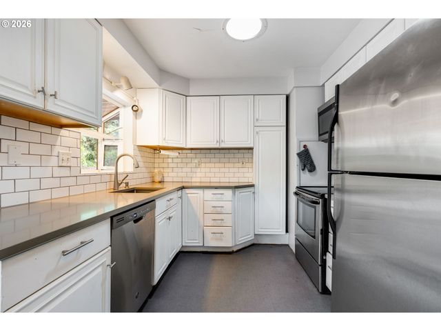 12020 Ne THOMPSON St, Portland, OR 97220