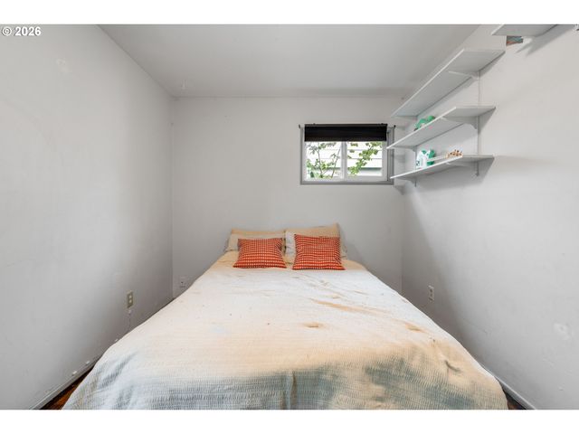 12020 Ne THOMPSON St, Portland, OR 97220