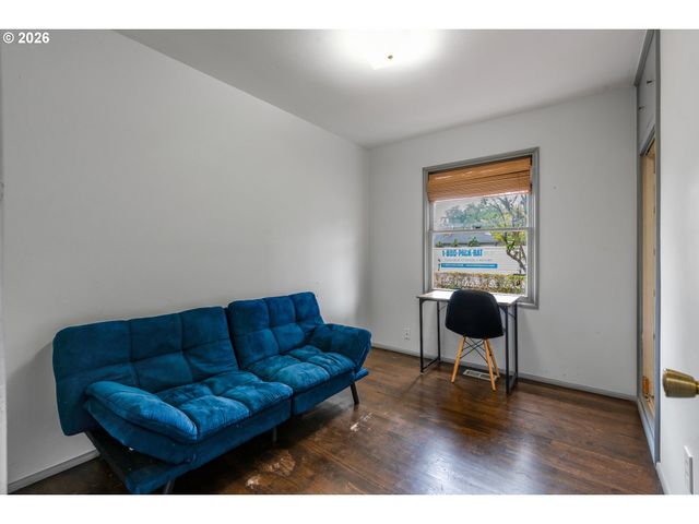 12020 Ne THOMPSON St, Portland, OR 97220