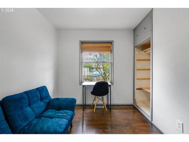 12020 Ne THOMPSON St, Portland, OR 97220