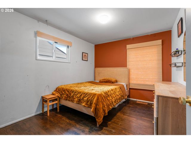 12020 Ne THOMPSON St, Portland, OR 97220