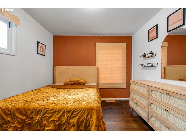 12020 Ne THOMPSON St, Portland, OR 97220