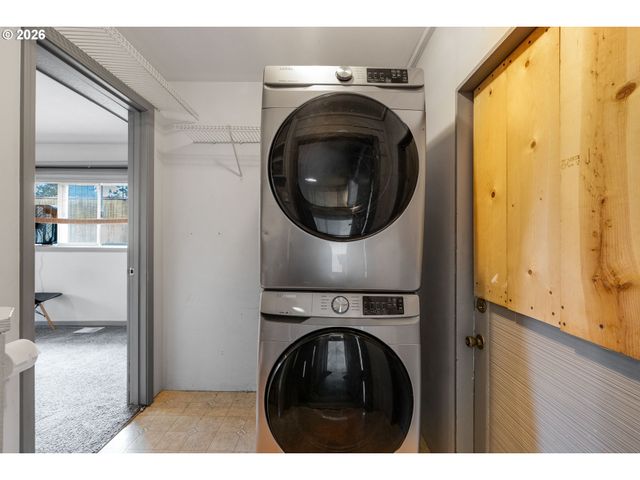 12020 Ne THOMPSON St, Portland, OR 97220