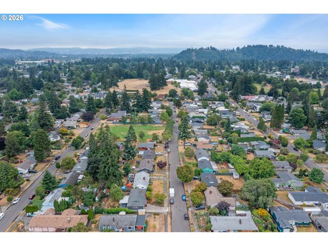 12020 Ne THOMPSON St, Portland, OR 97220