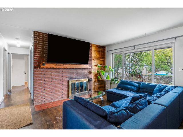 12020 Ne THOMPSON St, Portland, OR 97220