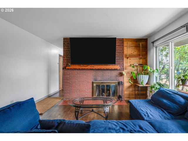 12020 Ne THOMPSON St, Portland, OR 97220