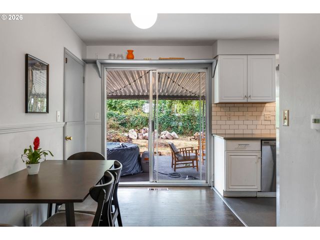 12020 Ne THOMPSON St, Portland, OR 97220