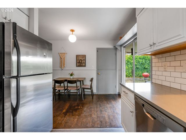 12020 Ne THOMPSON St, Portland, OR 97220