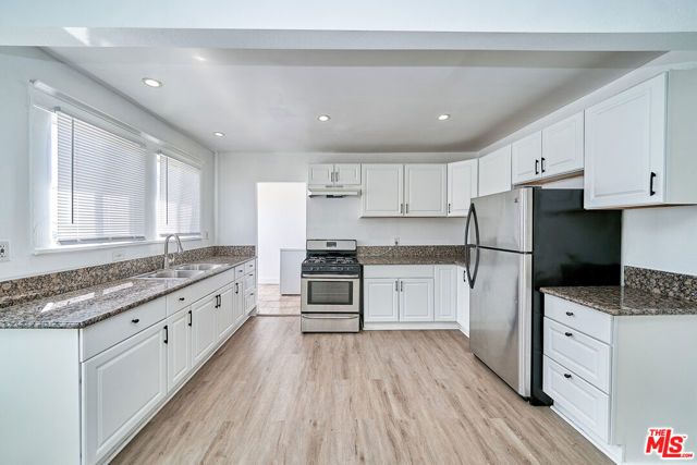1329 S TREMAINE Avenue, Los Angeles, CA 90019