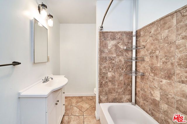 1329 S TREMAINE Avenue, Los Angeles, CA 90019