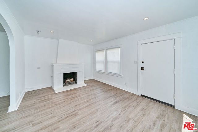 1329 S TREMAINE Avenue, Los Angeles, CA 90019