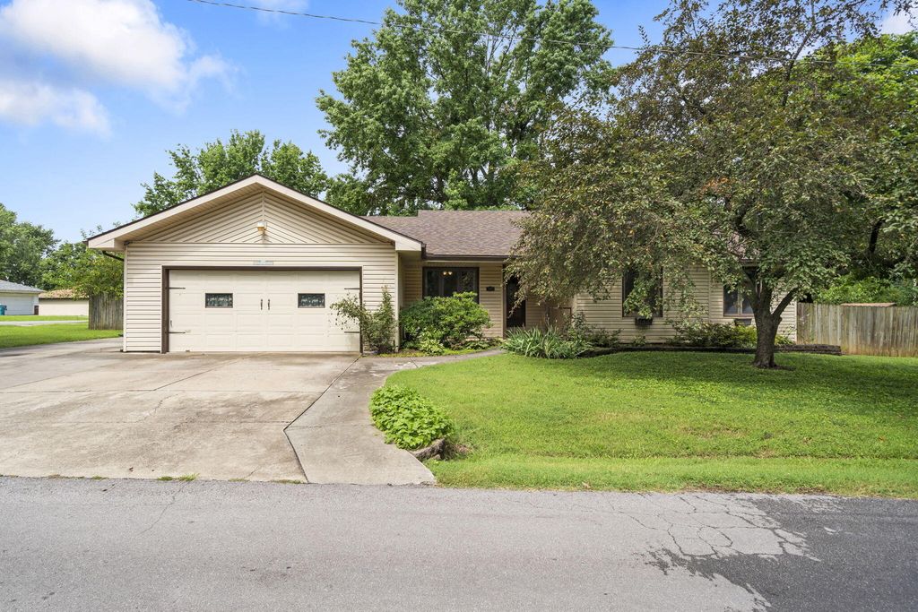 1801 West Cherokee Street, Springfield, MO 65807