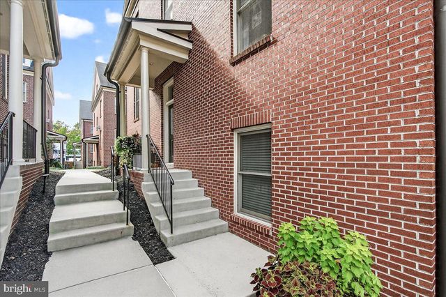 18 MAXWELL SQ, Frederick, MD 21701