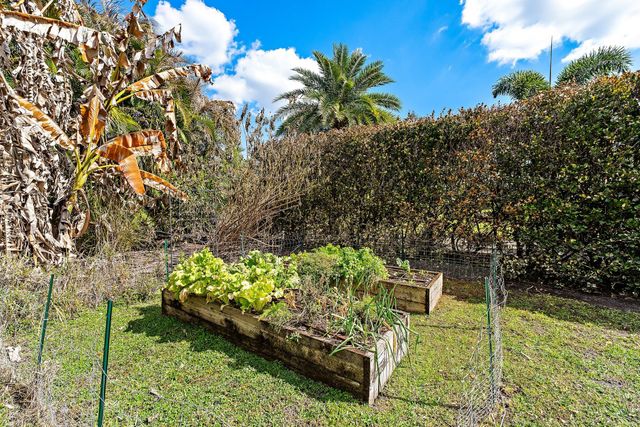 16434 75th Way N, Palm Beach Gardens, FL 33418