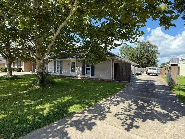 307 Sugar Ridge Drive, Houma, LA 70360