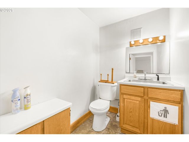 8935 Se STANLEY Pl, Portland, OR 97206