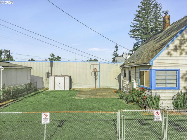 8935 Se STANLEY Pl, Portland, OR 97206