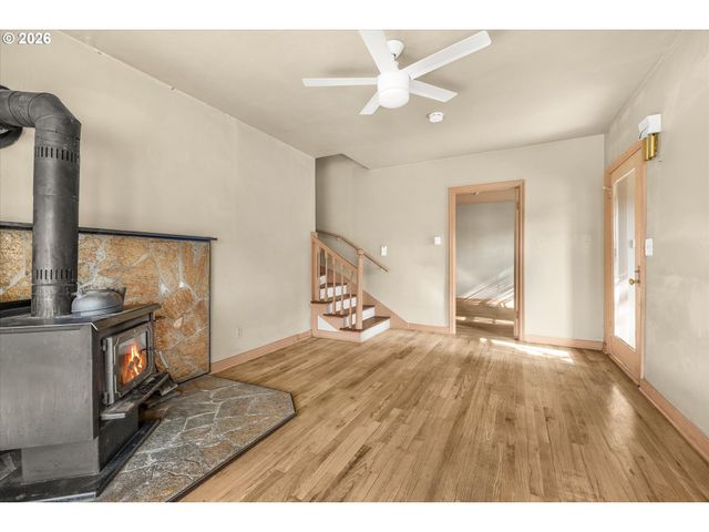 8935 Se STANLEY Pl, Portland, OR 97206