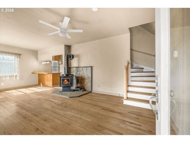 8935 Se STANLEY Pl, Portland, OR 97206