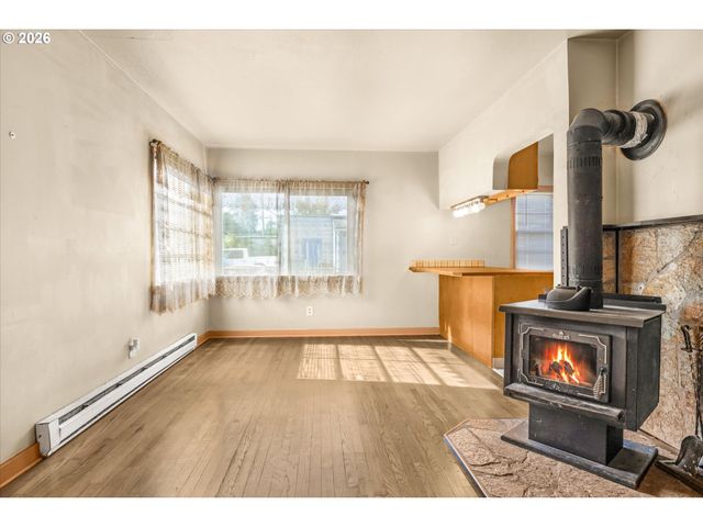8935 Se STANLEY Pl, Portland, OR 97206