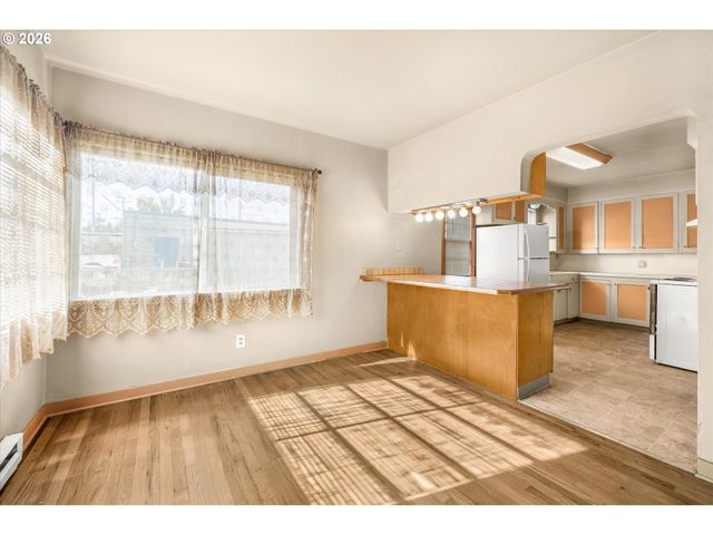 8935 Se STANLEY Pl, Portland, OR 97206