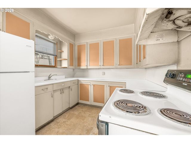 8935 Se STANLEY Pl, Portland, OR 97206