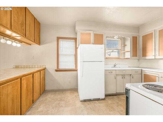 8935 Se STANLEY Pl, Portland, OR 97206
