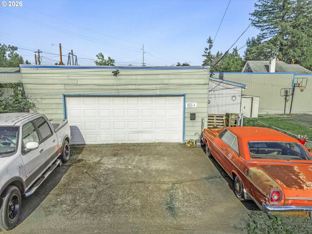 8935 Se STANLEY Pl, Portland, OR 97206
