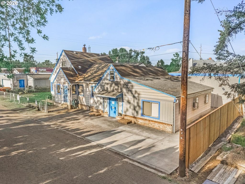 8935 Se STANLEY Pl, Portland, OR 97206