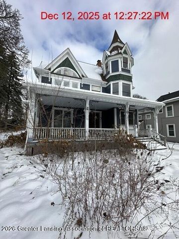 327 E Lawrence Avenue, Charlotte, MI 48813