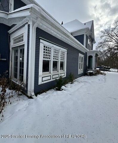 327 E Lawrence Avenue, Charlotte, MI 48813