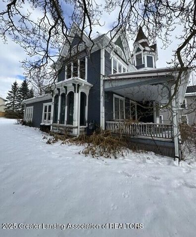 327 E Lawrence Avenue, Charlotte, MI 48813